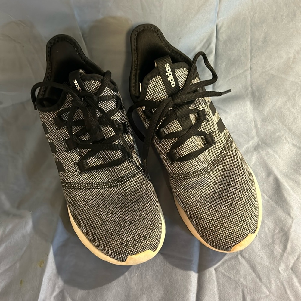 Women’s Adidas tennis shoes